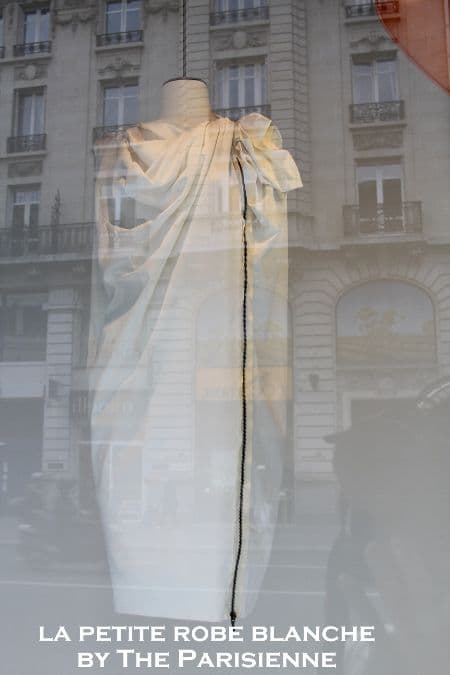 la petite robe blanche ...