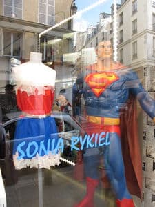 Sonia Rykiel joue à Wonder Woman ...