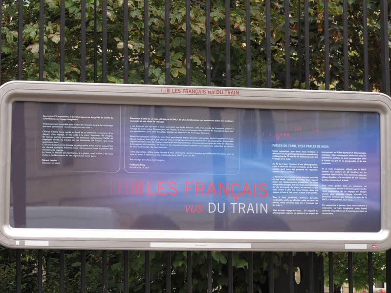 Grilles du jardin du Luxembourg - les français et le train