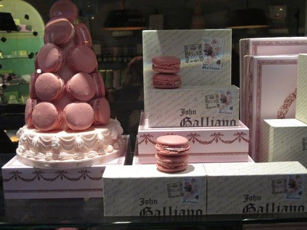 Ladurée et Galliano : un mariage .... sexy ?