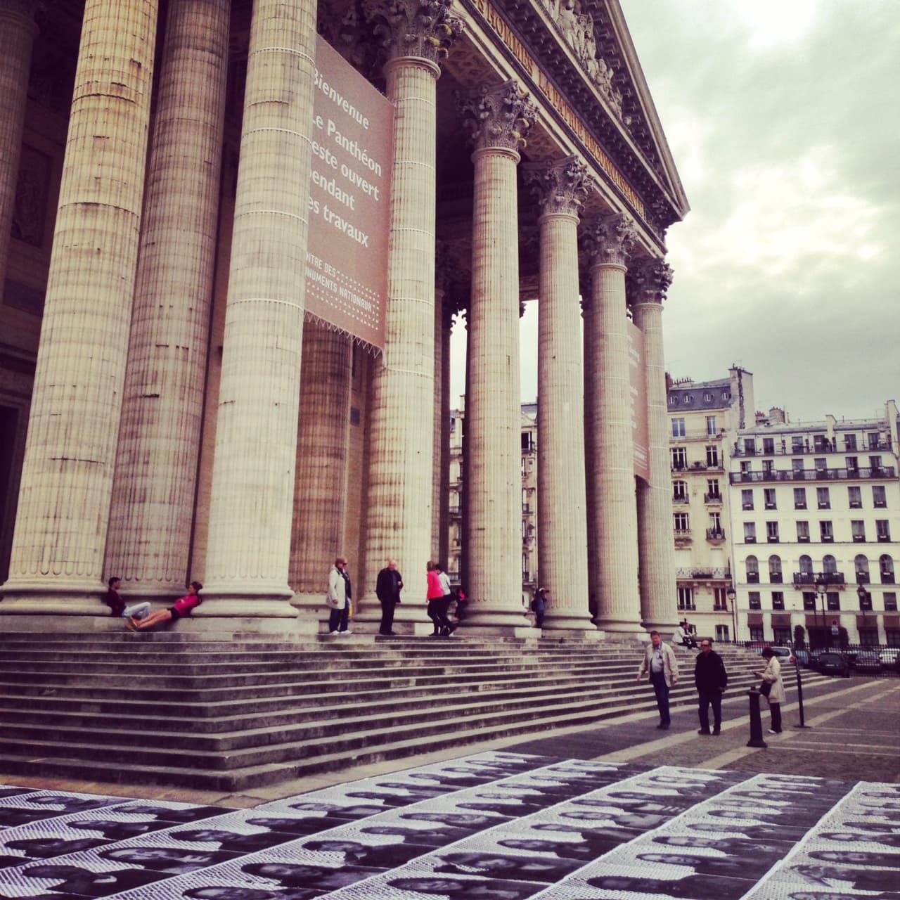 Le #vineinparis du dimanche avec JR au Panthéon.