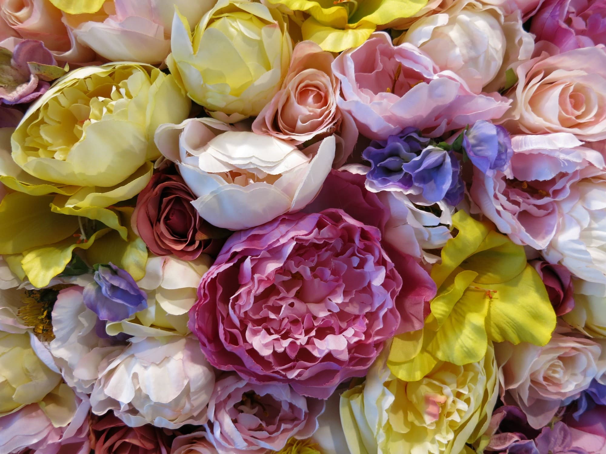 La Vallée Village - fleurs et art à l'honneur