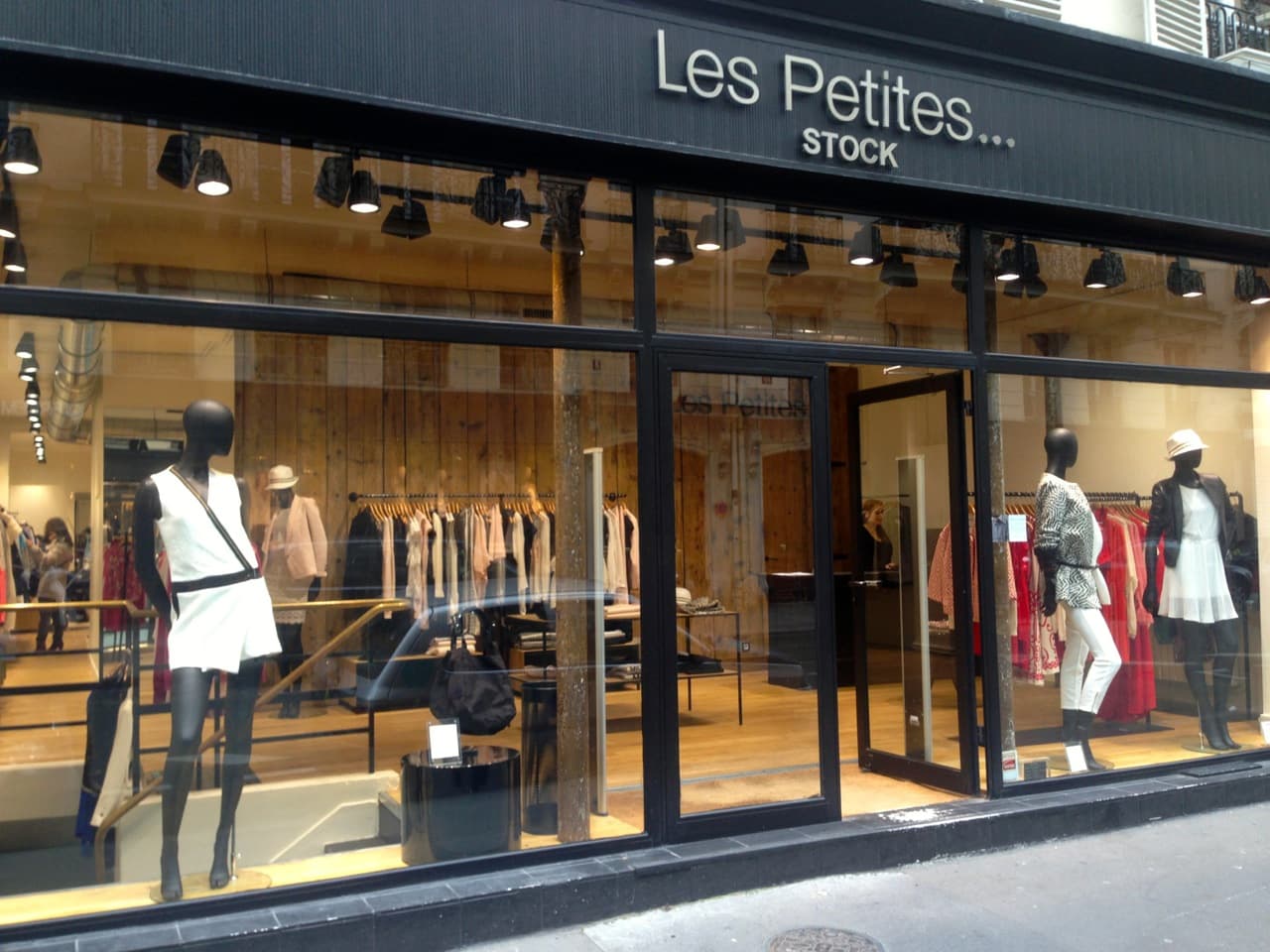 Petit tour des magasins de stock à Paris