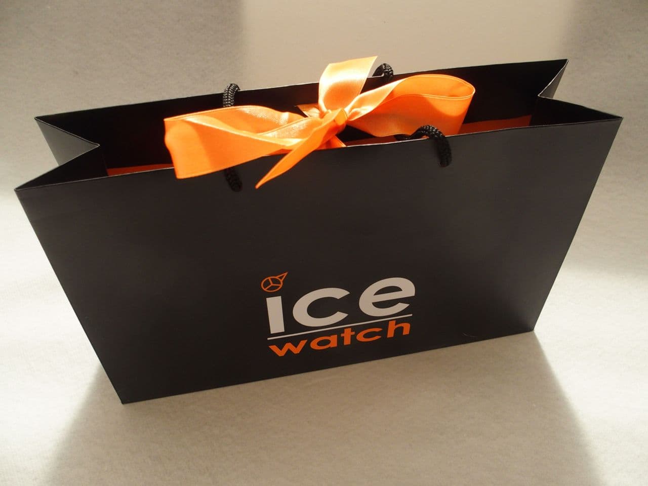 Noël approche : je vous offre une Ice Watch Loulou !