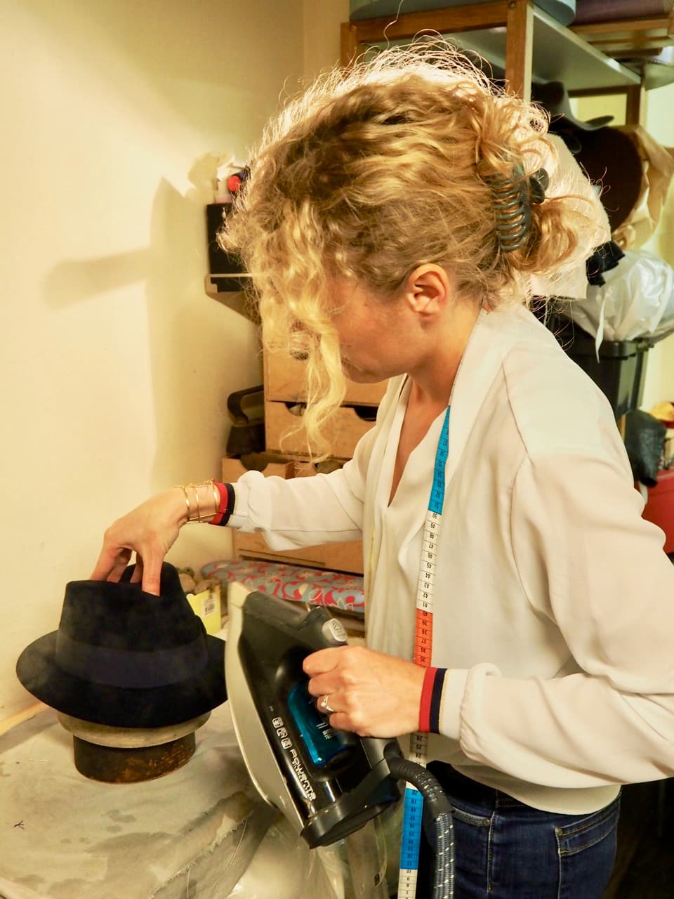 Pauline Brosset - elle vous fait porter le chapeau