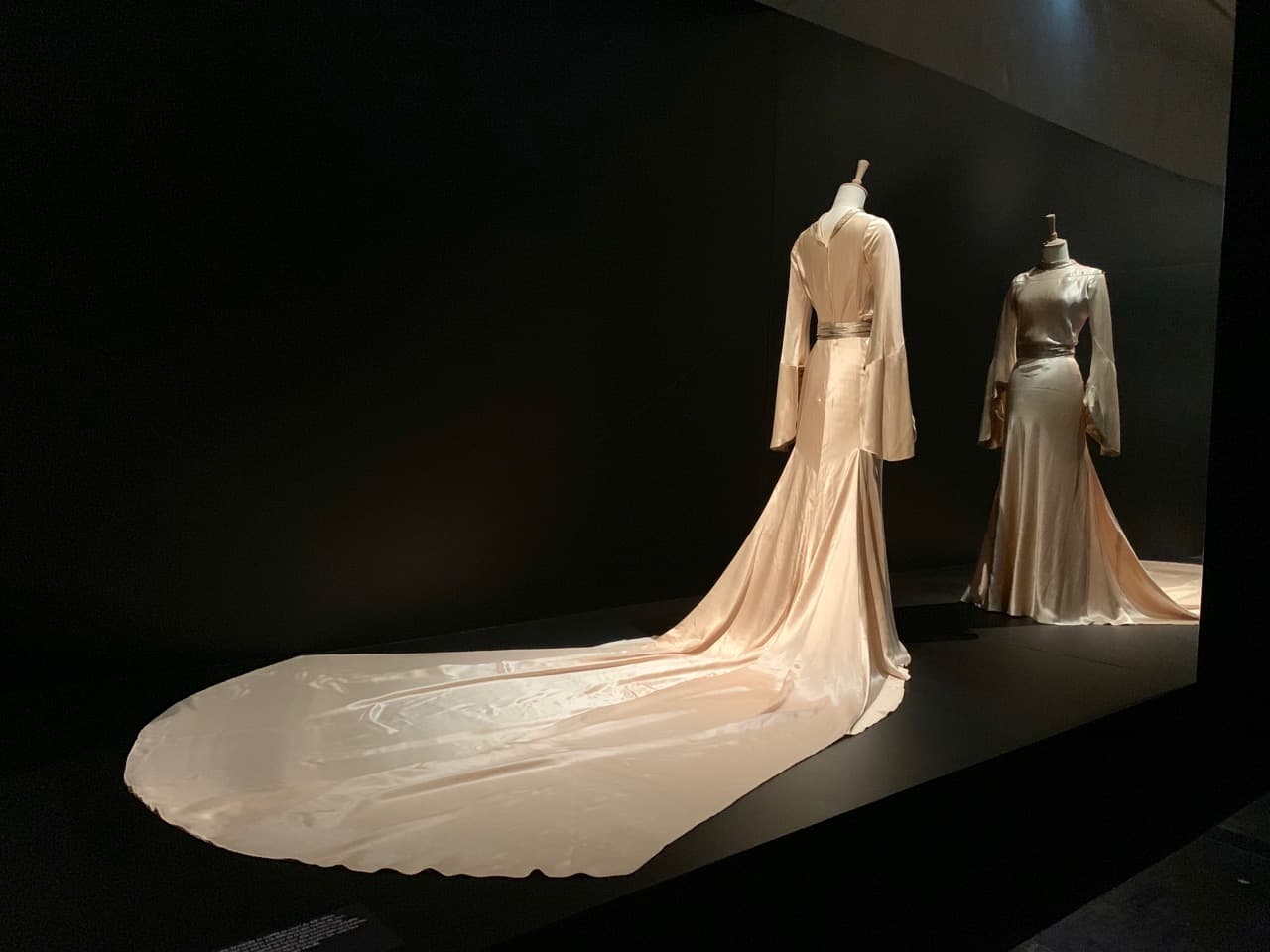 Tourner le dos à la mode : bonne idée ?