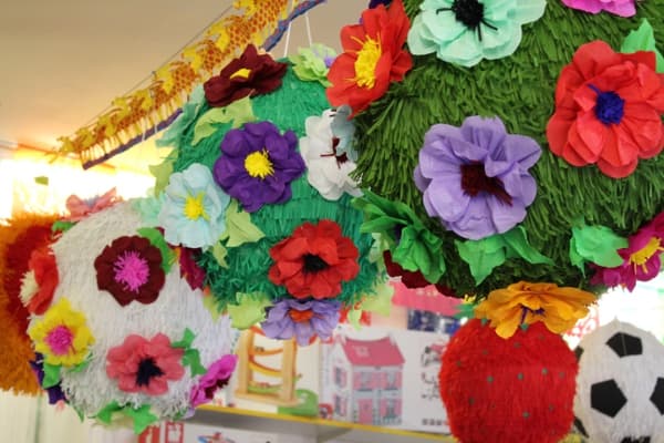 Rue des Vinaigriers - la Pinata