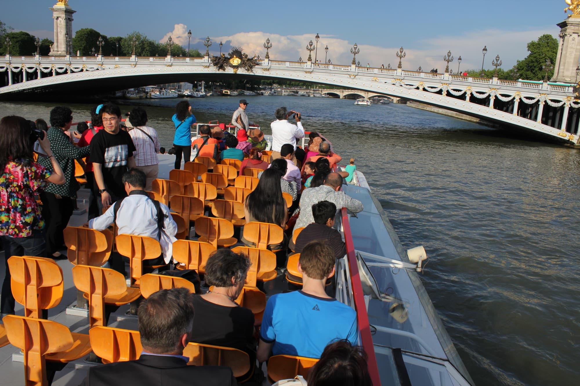 Les bateaux Mouches parisiens