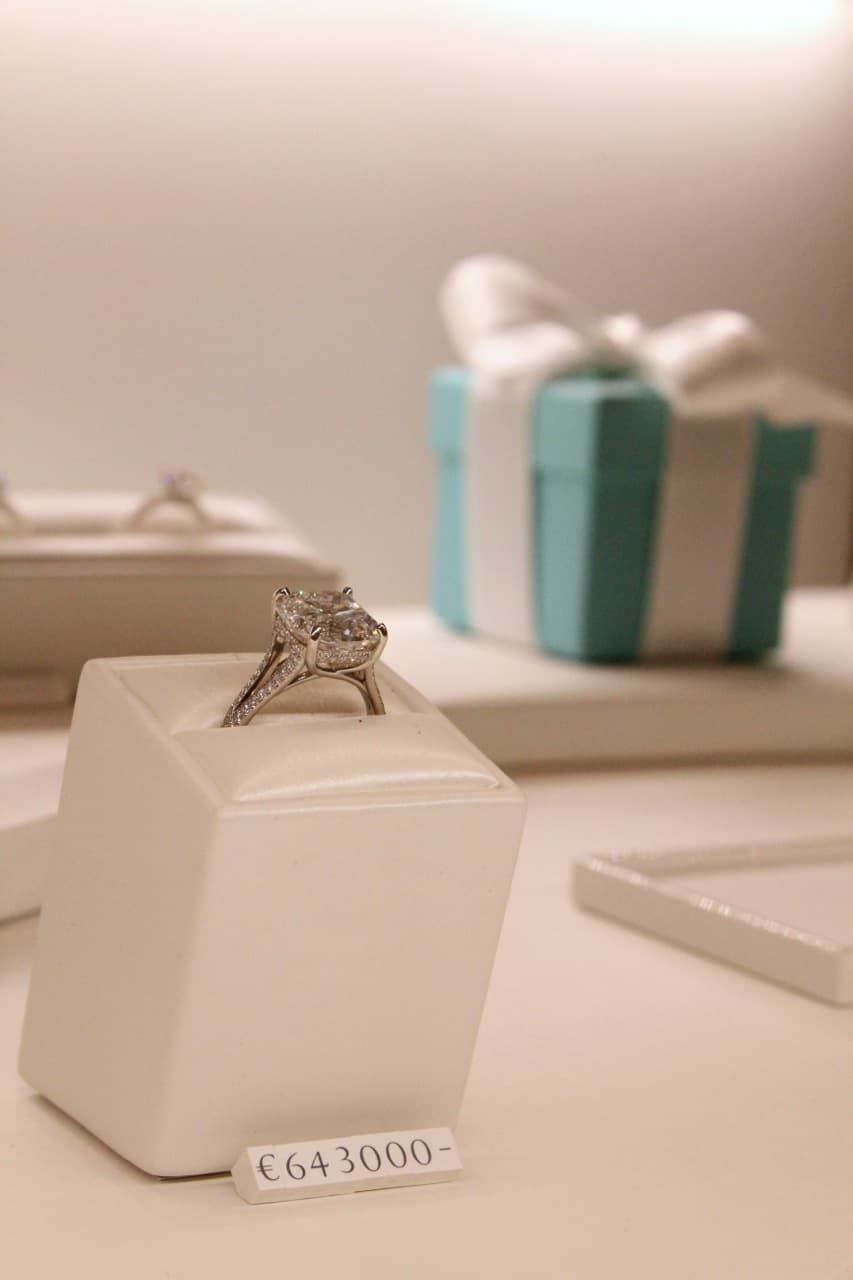 Tiffany&Co a officiellement ouvert ses portes à Paris.